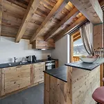 Chalet Neuf, Spacieux Et Moderne, En Plein Coeur De Courchevel Village, Proche Des Pistes, 14 Couchages - Fr-1-562-1