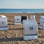 Studio Avec Terrasse, Parking Prive Et Acces Direct A La Plage - Fr-1-465-86