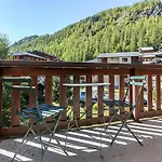 Charmant Appartement 4 Pers Avec Balcon, Parking Couvert A Val-D'Isere - Fr-1-694-237
