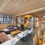Duplex 3 Chambres Avec Cheminee Et Terrasse Plein Sud, Proche Des Pistes Et Commerces - Fr-1-566-59
