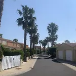 Pavillon Pour 4 Personnes Dans Une Residence Avec Piscine