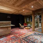 Appartement De Standing A Courchevel Village - 6 Pers, 3 Chambres, Balcon Et Parking Inclus - Fr-1-618-30