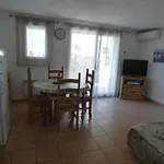 Appartement Pour 4 Avec Piscine Et Parking Aux Saintes-Maries-De-La-Mer - Fr-1-475-201
