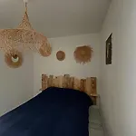 Appartement 4 Personnes Avec Climatisation Et Parking Aux Saintes-Maries-De-La-Mer - Fr-1-475-182