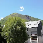 Appartement Avec Balcon Au Centre De Saint-Lary