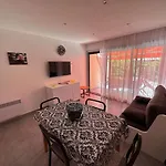 Bel Appartement 2 Pieces Avec Climatisation A Port Camargue, Pour 4 Personnes - Fr-1-731-129