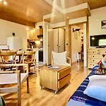 Charmant T3 Avec 2 Salles De Bain, Proche Pistes Et Commodites A Val-D'Isere - Fr-1-411-898