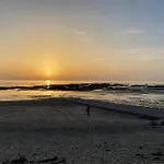 La Maison Bleue Vacance Et Jardin, La Mer A 550 M
