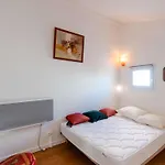Chalet 3 Pieces Avec Piscine, Terrasse Et Parking Privatif A Gruissan, Proche Plages Et Commerces - Fr-1-409-217