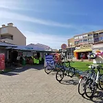 Appartement 2P Avec Cabine, Grande Terrasse, Parking, 400M Plage - Fr-1-307-129