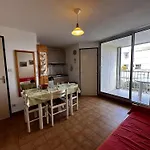 Appartement 2 Pieces Avec Loggia, Piscine Et Parking Prive A 250M Des Commerces Et Proche Plage - Fr-1-229B-74