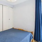 Appartement T2 Cabine Climatise, A 400M De La Plage, Proche Commerces, 2Eme Etage, Parking Inclus - Fr-1-423-272