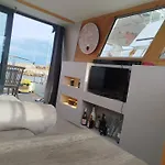 Beau Bateau Spacieux