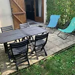 Petit Cottage A 3 Minutes A Pied De La Plage Avec Terrasse Et Parking Privee Gratuit