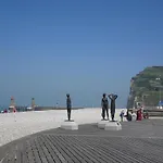 Charming Holiday Home, Near The Beach