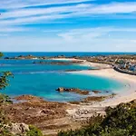 Semi-Detached House, Lesconil