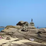 Holiday Home In Dream Location, Pink Granite Coast