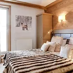 Spacieux Appartement 5 Pieces, Proche Commerces Et Pistes, Avec Terrasse Et Parking - Fr-1-562-31