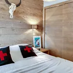 Luxueux T3 Contemporain A Courchevel Village, Proche Pistes Et Commerces, Avec Balcon Et Parking - Fr-1-562-30