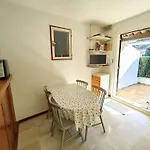 Villa Mitoyenne Avec Terrasse, Piscine Et Parking A Proximite De La Plage Et Du Centre - Fr-1-607-27