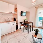 Appartement Calme Avec Jardin Privatif - 3 -