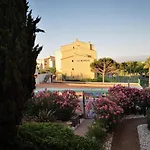 Appart Avec Piscine, Entre Plage, Port Et Falaises