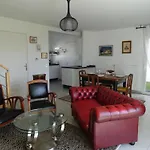 Comfortable Holiday Home With Garden, Near Beach