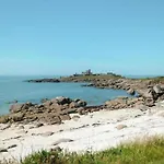 Superb Holiday Home, 250M Beach