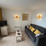 T3 Renove Avec Piscine Et Parking Au Cap D'Agde - Fr-1-749-79