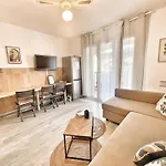 Appartement Tout Confort Au Brusc - Plage A Pieds