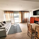 Le 108, Appartement 6-8 Couchages, Au Rez De Chaussee Avec Grande Terrasse, A 40M De La Plage