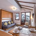 Appartement Moderne Pour 4 Personnes A Courchevel 1650, Proche Des Pistes - Fr-1-563-49