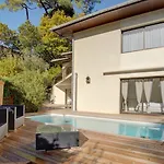 Villa De La Source