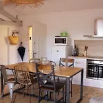 42 M2 D'Elegance Avec Terrasse, Parking, Belle Vue
