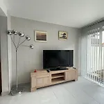 Modern And Bright Home Walk To Beach With Garage