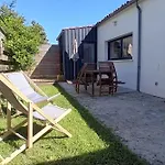 Maison Independante Climatisee A Deux Pas Des Plages, Confort Et Detente Assures