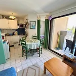 T2 Cabine Climatise Avec Parking A Argeles-Sur-Mer - Fr-1-388-231