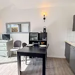 Appartement En Residence Avec Piscine, Cour Privee