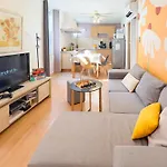 T3 Clim, Tv, Art, Familial, 50M Du Port, Cuisine Equipee Et Jeux De Societe