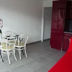 Studio Renove Pour 2 Avec Clim A 100M De La Plage - Fr-1-731-105