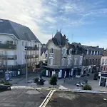 Studio Coeur De Ville Renove Et Equipe A Neuf En 03 25