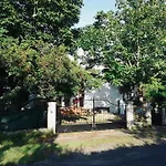 Yacumama Guesthouse