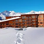 Appartement Moderne 4 Pieces Avec Piscine, Spa, Parking Et Acces Direct Aux Pistes - Fr-1-352-65