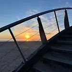 La Dune, Proche Rue Pietonne Et Plage