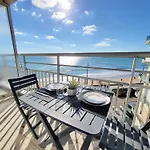 Studio Renove Face A La Plage Avec Balcon Et Garage - Fr-1-92-948