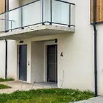 Chez Edgard Et Ernest, Balcon Et Parking