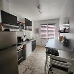 Appartement Quai Ouest, Vue Entree Port, Stationnement Gratuit, Lits Faits Pour Votre Arrivee, Serviettes De Toilettes Fournies