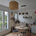 Spacious Quiet Nest With Garden Near The Sea
