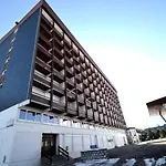 Residence Lauzes - Appartement 6 Personnes Avec Cuisine Equipee Aux Menuires Mae-4684