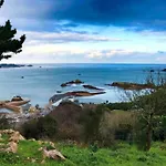 Jolie Maison En Pierre Vue Sur Mer A Ploubazlanec